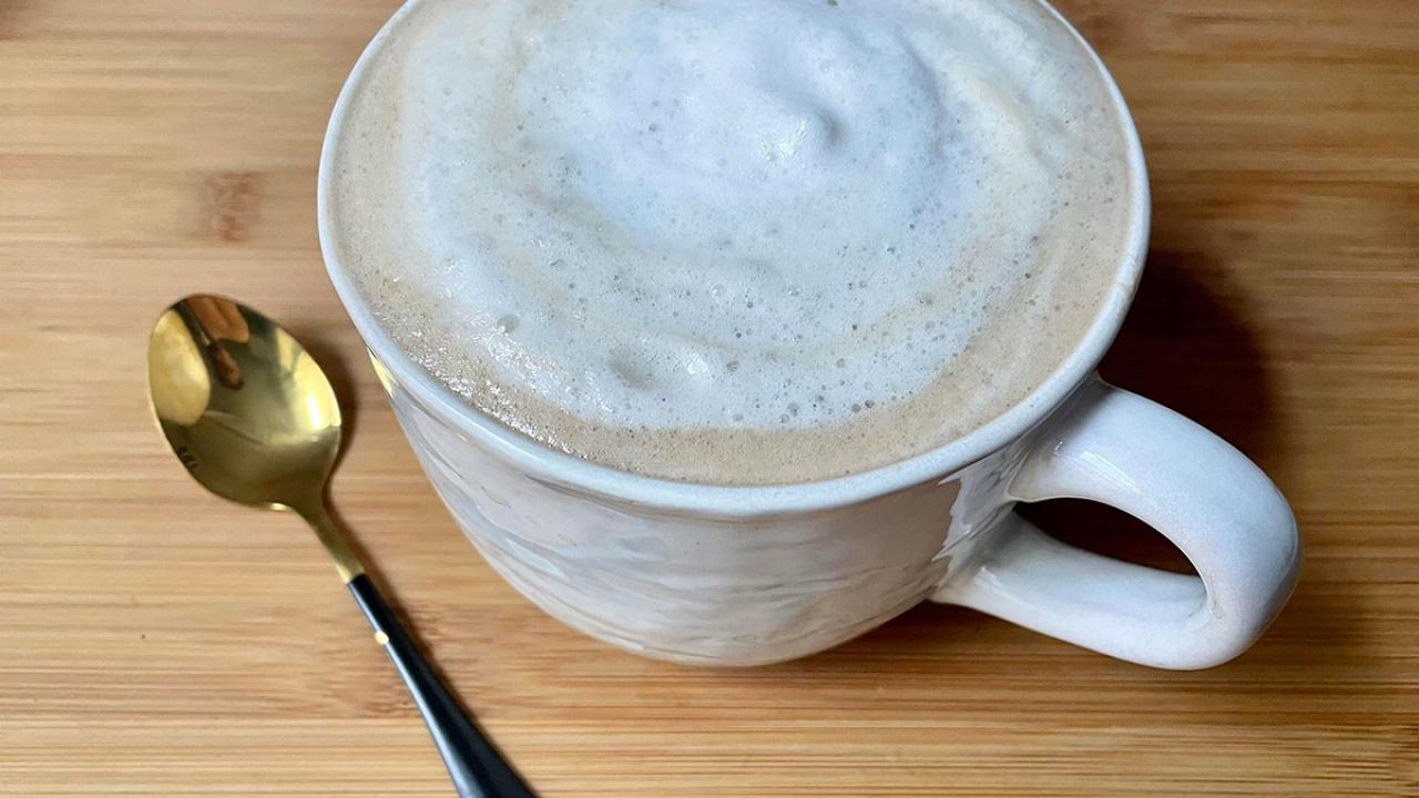 4 Easy Ways to Froth Almond Milk (Without a Frother) - Baking