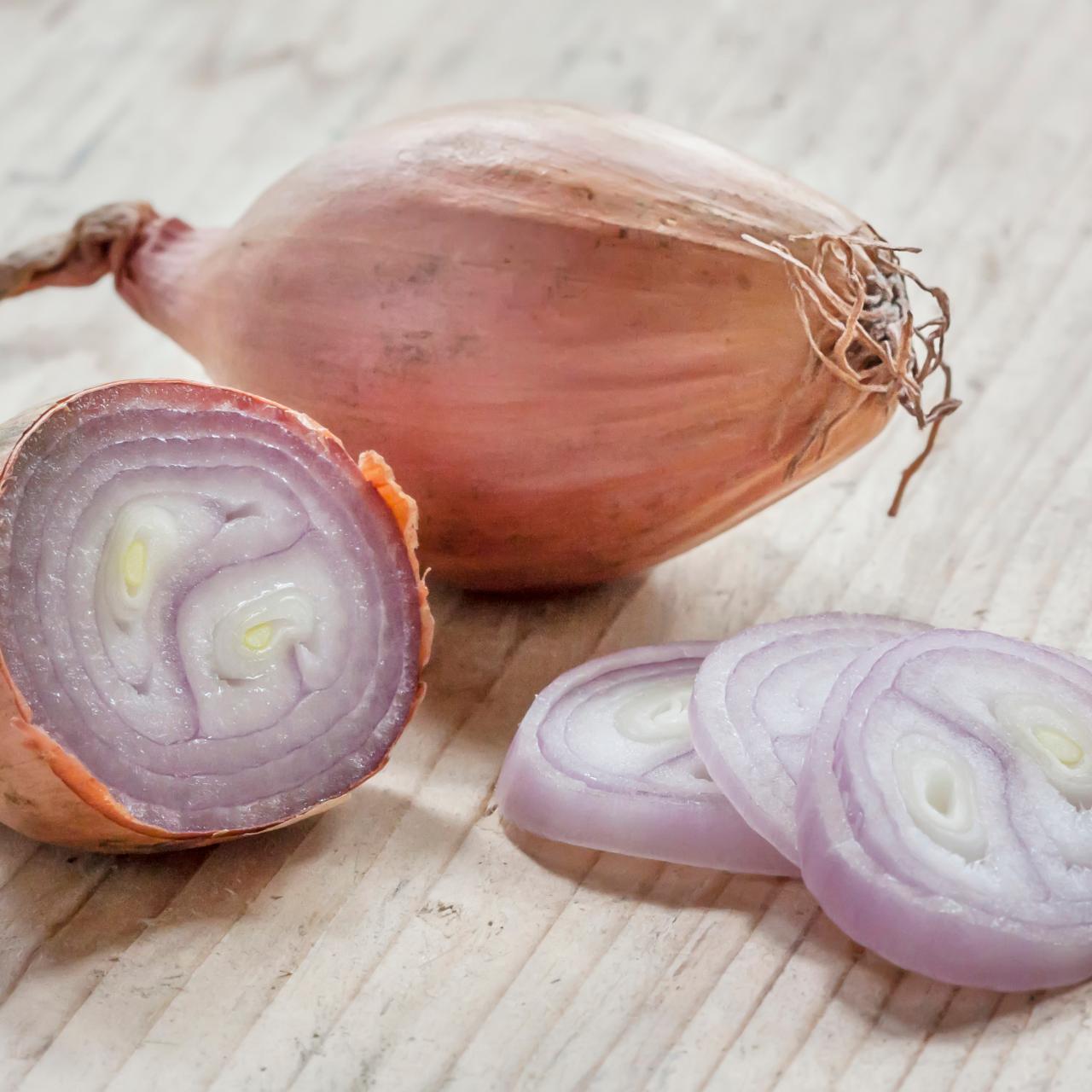 Shallots vs Onions - What is the Difference? and How to Use Them