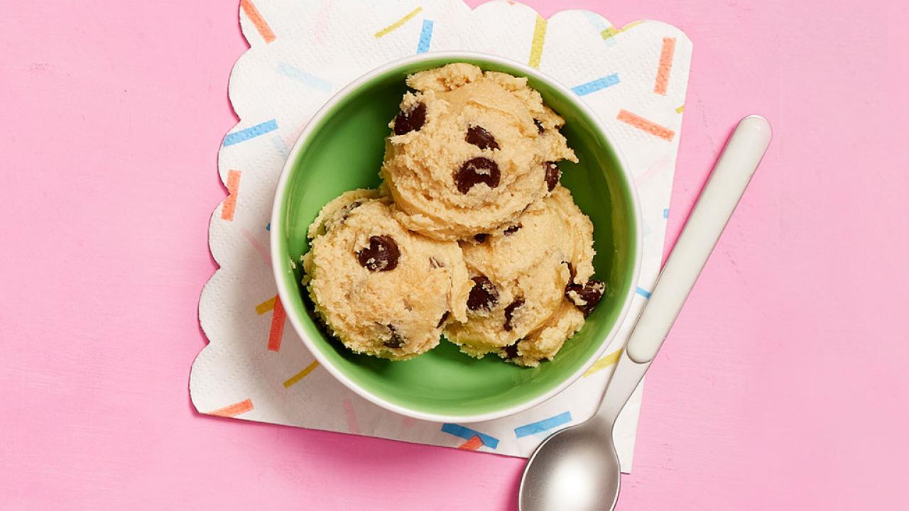 https://food.fnr.sndimg.com/content/dam/images/food/fullset/2021/07/29/FNM_090118-Edible-Chocolate-Chip-Cookie-Dough_s4x3.jpg.rend.hgtvcom.1280.720.suffix/1627583652579.jpeg