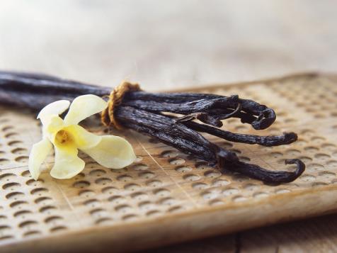 What's the Difference Between Vanilla Extract, Vanilla Beans and Vanilla Paste?