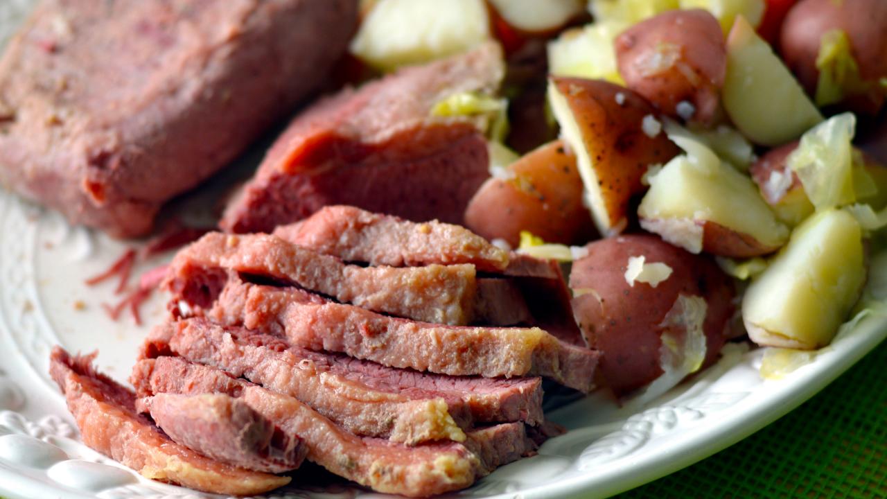 Corned Beef vs Beef Brisket: Deciphering Deli Meats