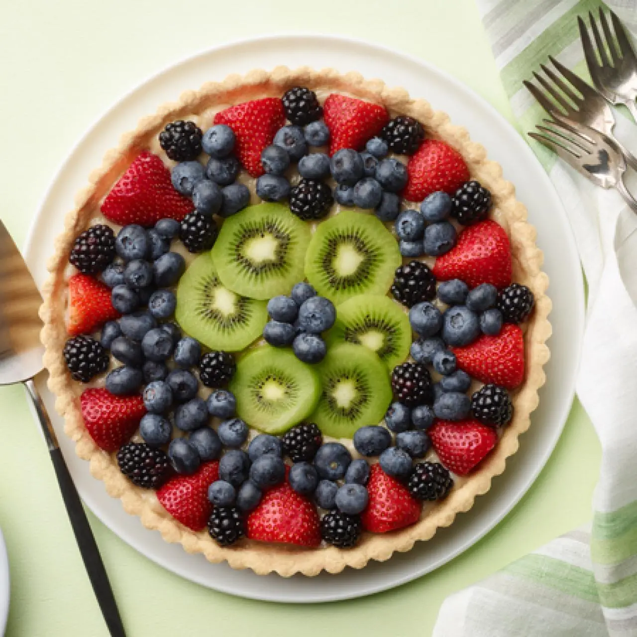 https://food.fnr.sndimg.com/content/dam/images/food/fullset/2021/08/23/FNK_GlutenAndDairyFreeFreshFruitTart_H_s4x3.jpg.rend.hgtvcom.1280.1280.suffix/1629744788820.webp