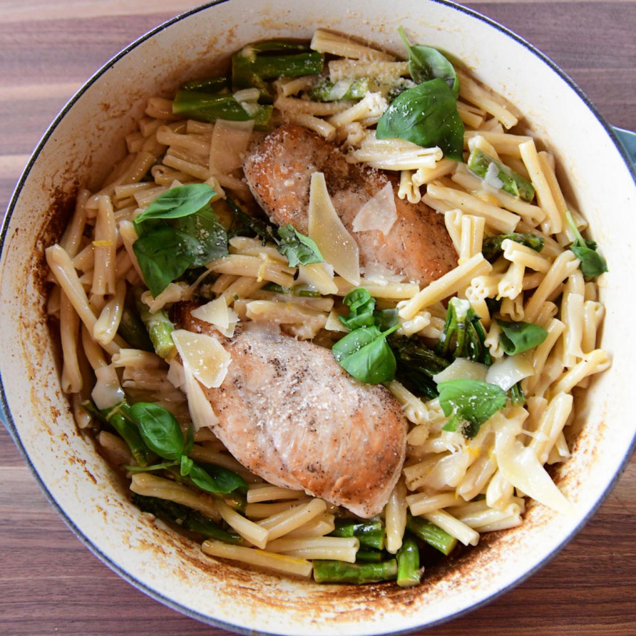 https://food.fnr.sndimg.com/content/dam/images/food/fullset/2021/08/3/WU2810_date-night-chicken-pasta_s4x3.jpg.rend.hgtvcom.1280.1280.suffix/1628020010763.jpeg