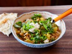 Ree's curry bowl quickly comes together for a warming dish reminiscent of Indian cuisine. She makes the dish her own with toppings of avocado and crispy fried onions.