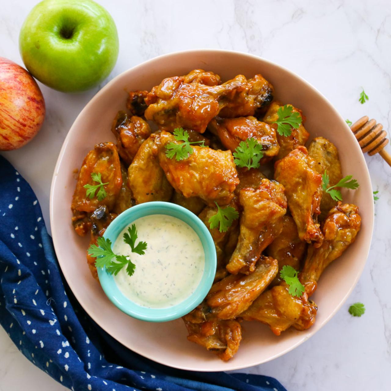 https://food.fnr.sndimg.com/content/dam/images/food/fullset/2021/08/30/Honey-Horseradish-Wings_s4x3.jpg.rend.hgtvcom.1280.1280.suffix/1630358833868.jpeg