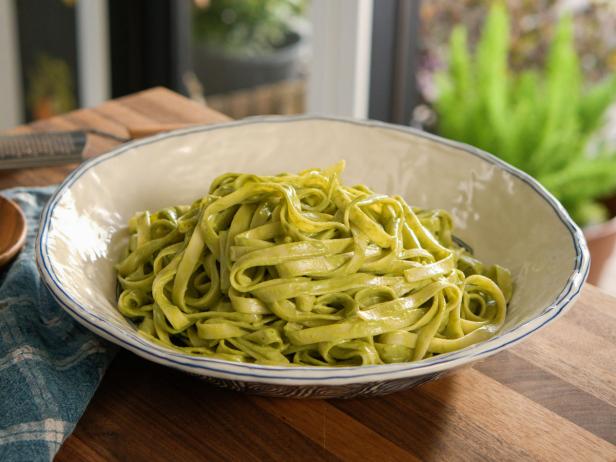 Silky Blender Pesto Pasta Sauce with Fettuccine