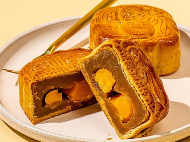 6 Mooncakes You Can Order Online | FN Dish - Behind-the-Scenes, Food  Trends, and Best Recipes : Food Network | Food Network