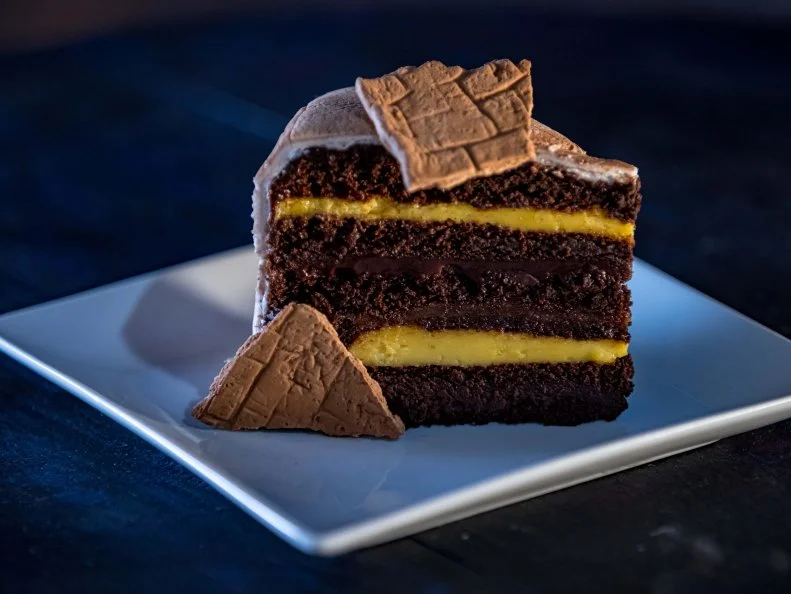 Bonne Bedingfield, Laura Ramirez and Travis Martinez's creation "KILLER CAKE", as seen on Halloween Wars, Season 11.