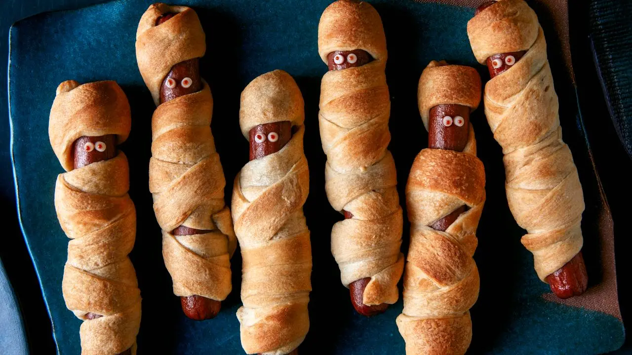 Mummy Dogs for Halloween Dinner