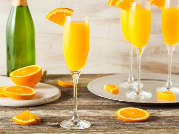 Homemade Refreshing Orange Mimosa Cocktails with Champaigne
