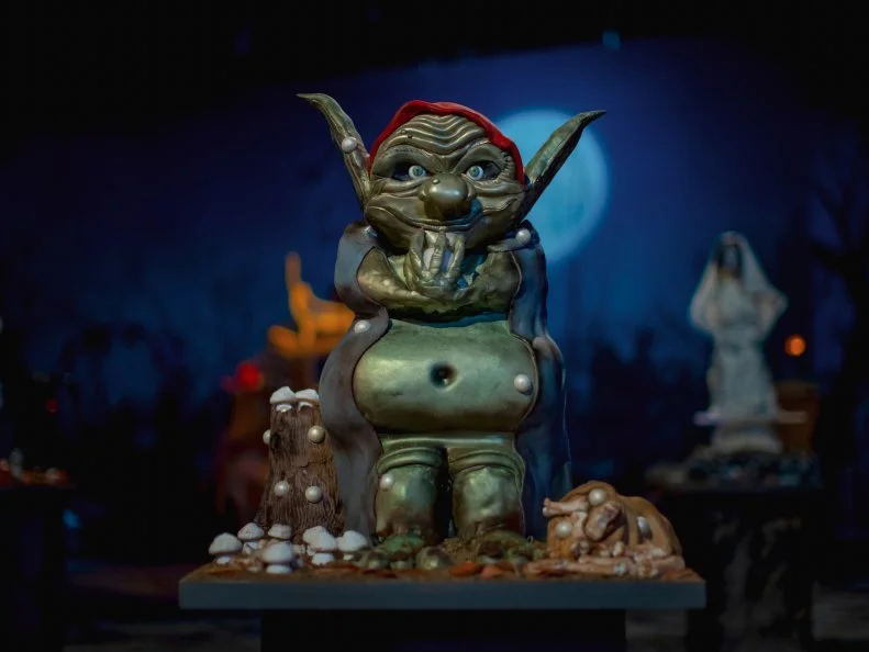 Contestants Corterrius Allen, Amy Strickland and Holly Webster's round 2 cake "ANGUS THE BONE COLLECTOR", as seen on Halloween Wars, Season 11.