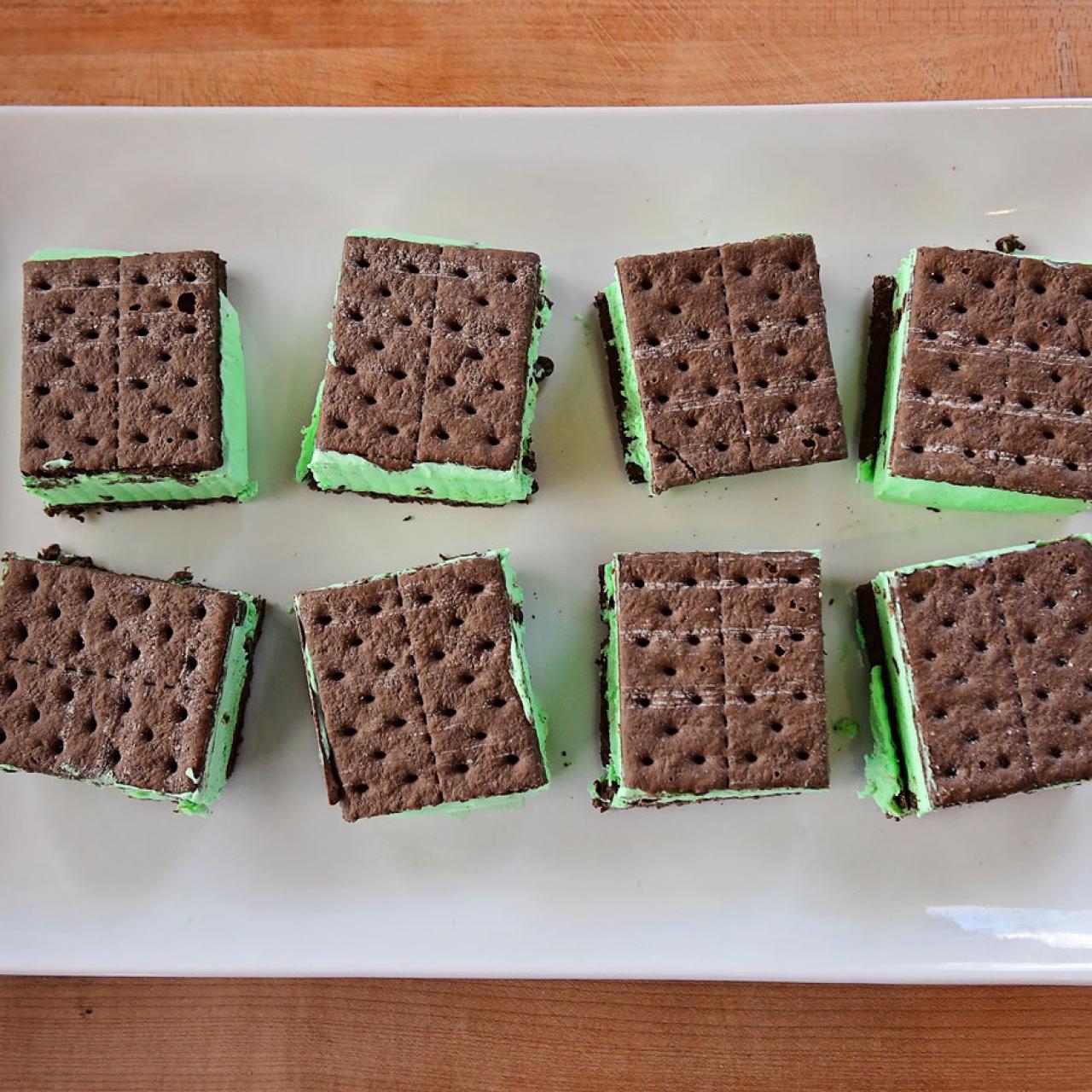 How to make fake ice cream sandwiches to be used for display.