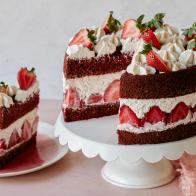 Red Velvet Strawberrry Cake