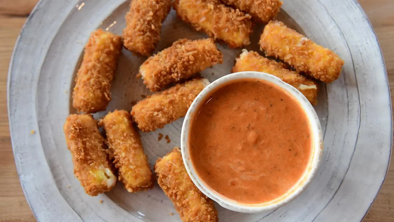 Garlic and Herb Mozzarella Sticks with Marinara Dipping Sauce Recipe