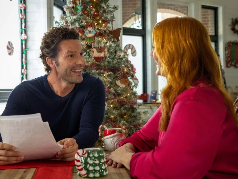 Ree Drummond as Bee & Aaron O'Connellas Noah Winter as seen in Candy Coated Christmas, special.