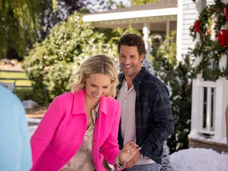 Molly McCook as Molly Gallant and Aaron O'Connell as Noah Winter, as seen in Candy Coated Christmas, Special.
