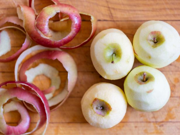 Peeled apples on a chopping board.