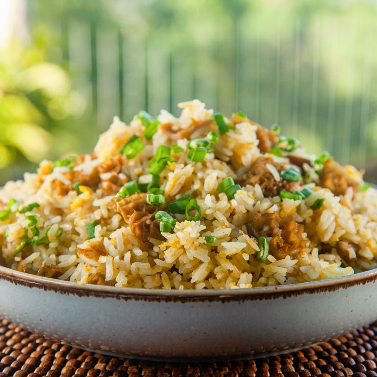 https://food.fnr.sndimg.com/content/dam/images/food/fullset/2021/10/25/YK504_Offal-Fried-Rice_s4x3.jpg.rend.hgtvcom.1280.1280.suffix/1635191926808.jpeg