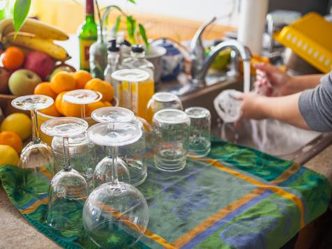 How to Host Thanksgiving Without Turning Your Kitchen Into a Total Mess