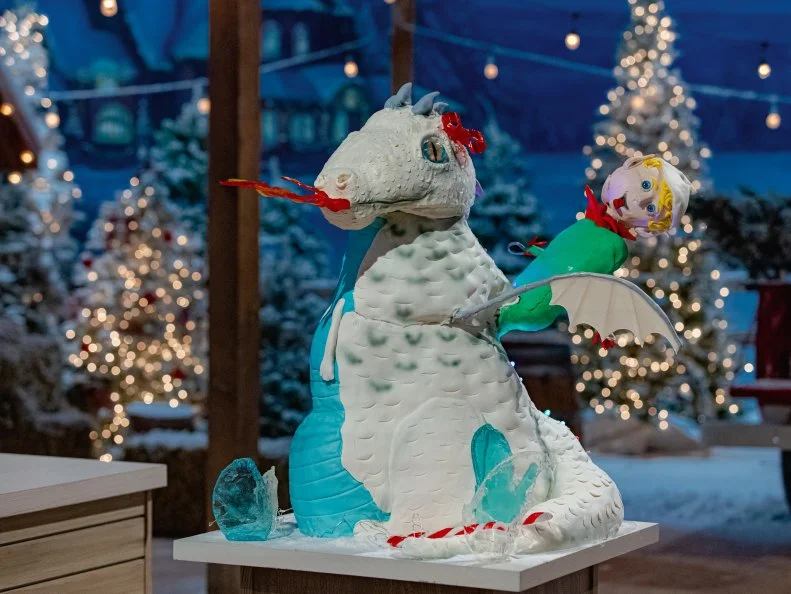 Contestants Piper Guy, Brad Lamb and Tammy Varela's round one cake, "Pearly the Dragon", as seen on Holiday Wars, Season 3.