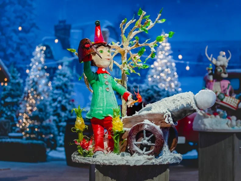 Team Sugar Snowflakes' creation "Kavika's Cake," as seen on Holiday Wars, Season 3.