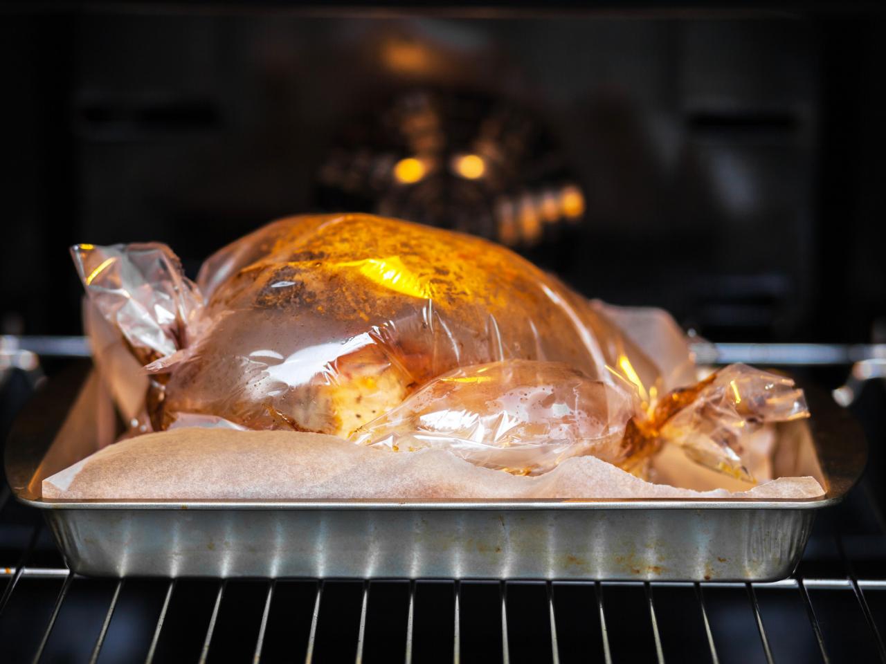How to Cook a Turkey in a Bag - The Easiest Thanksgiving Turkey