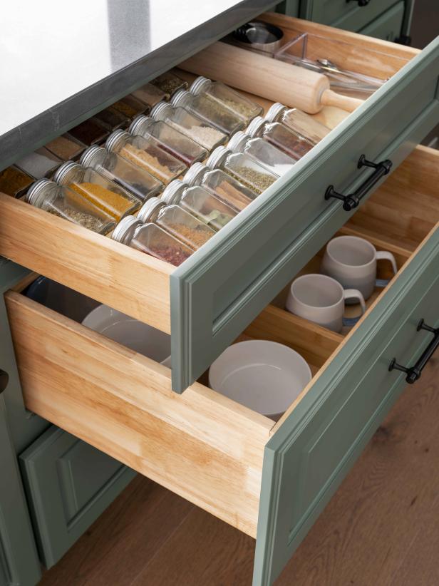 10 CLEVER Organization Ideas For Kitchen Cabinets & Drawers 