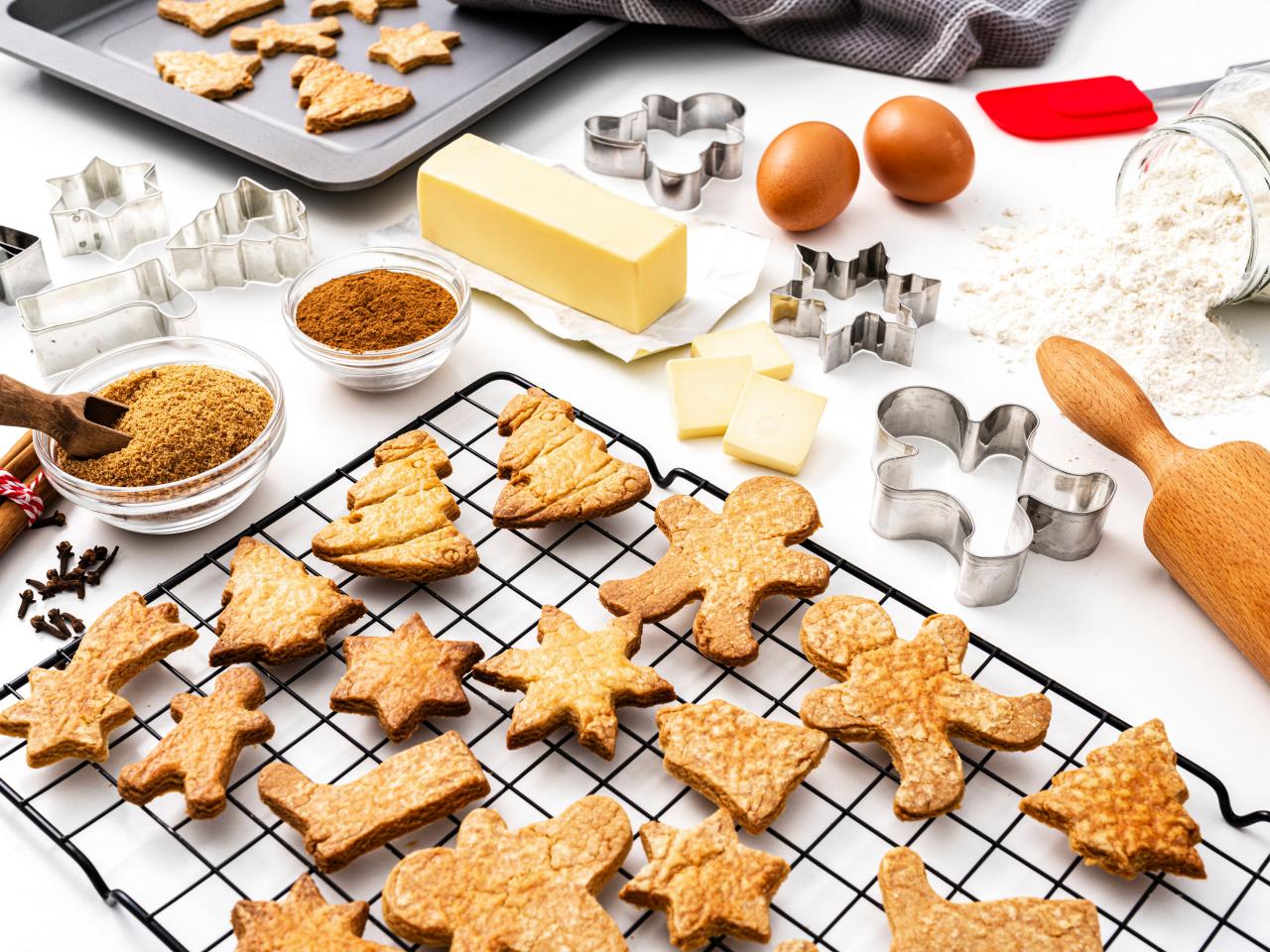 https://food.fnr.sndimg.com/content/dam/images/food/fullset/2021/11/18/Ginger-cookie-cooling-rack-rolling-pin-cutters-butter-spices-cookie-sheet.jpg.rend.hgtvcom.1280.960.suffix/1637263585764.jpeg