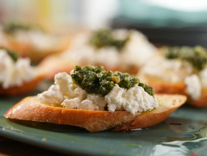 Sunny Anderson makes her Sunny’s Winning Pesto and Ricotta Crostini for the Kitchen's Tournament of Toasts, as seen on The Kitchen, season 29.