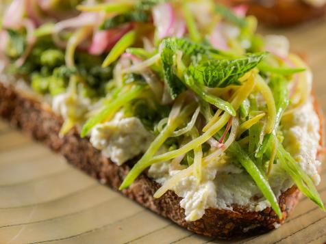Mashed Pea and Ricotta Toast