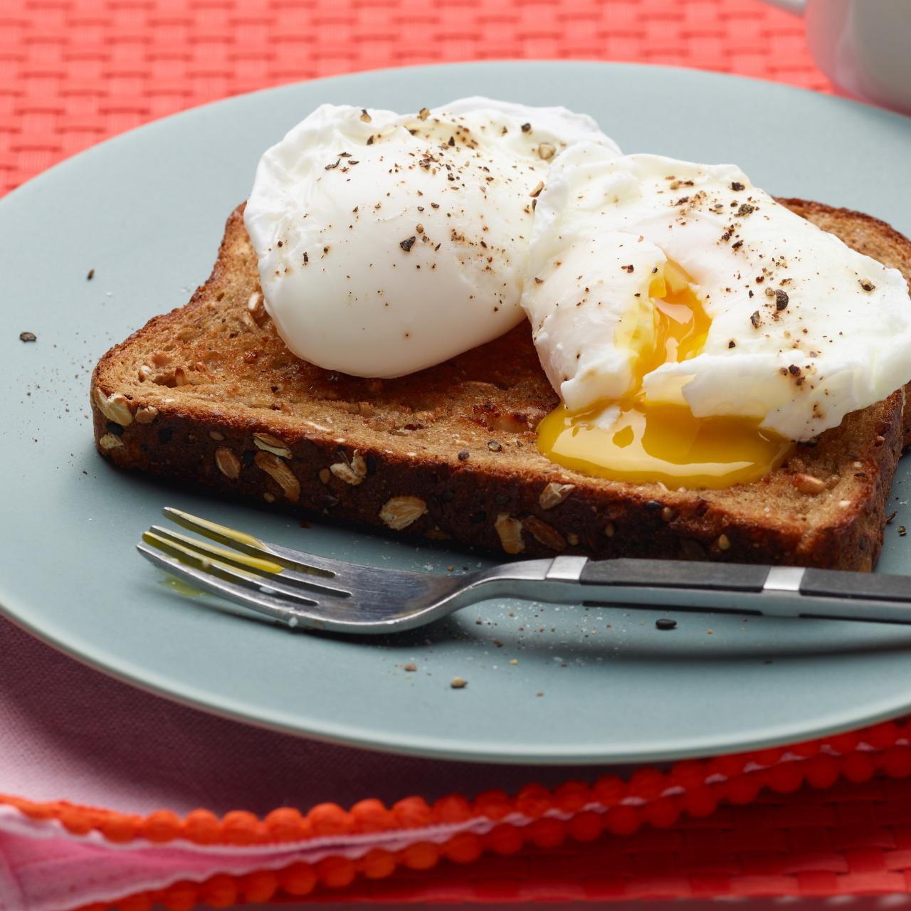 How to Poach an Egg - The Wooden Skillet