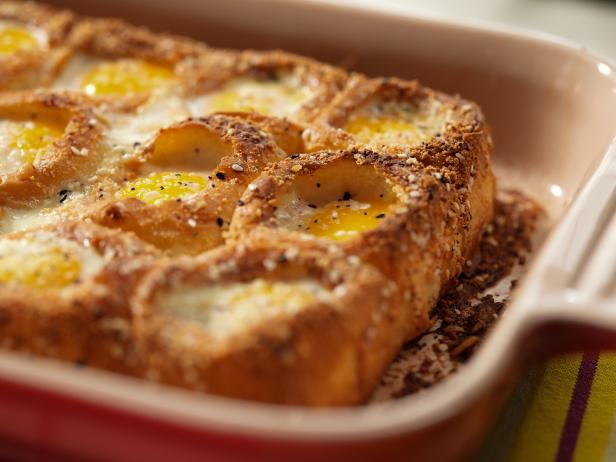 Sunnys Bacon Egg And Cheese Slider Casserole Recipe Sunny Anderson Food Network 