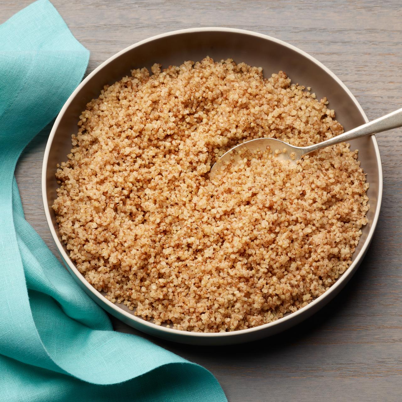 How To Cook Quinoa (Recipe and Tips)