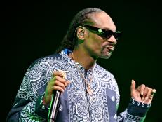LEXINGTON, KENTUCKY - NOVEMBER 20:  Snoop Dogg of hip-hop supergroup Mt. Westmore performs at Rupp Arena on November 20, 2021 in Lexington, Kentucky. (Photo by Stephen J. Cohen/Getty Images)
