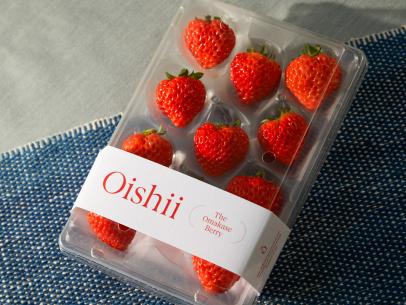 https://food.fnr.sndimg.com/content/dam/images/food/fullset/2022/01/21/Oishii_Omakase%20Berries_1_s4x3.jpg.rend.hgtvcom.406.305.suffix/1642778669271.jpeg