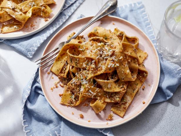 Porcini Pesto Pasta image