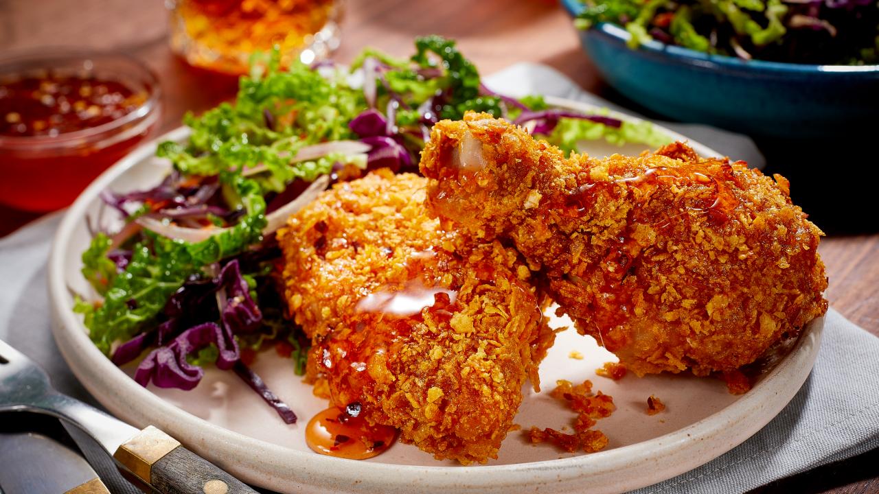 https://food.fnr.sndimg.com/content/dam/images/food/fullset/2022/01/28/0/FPLF114FH_mary-berg-oven-fried-chicken-with-spicy-honey-and-slaw-2_s4x3.jpg.rend.hgtvcom.1280.720.suffix/1643383859474.jpeg