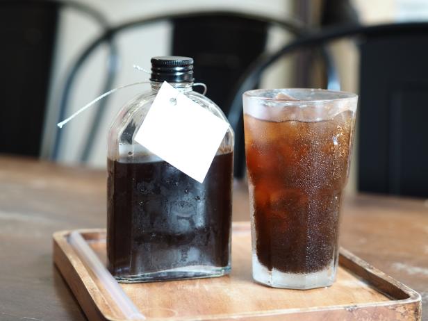 anspændt Agent Genoptag How to Make Cold Brew Coffee Step-by-Step | Cooking School | Food Network