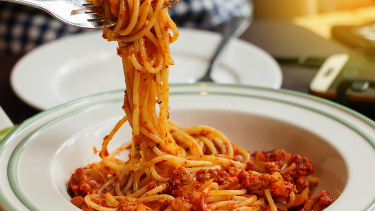 How to Make Spaghetti, Cooking School