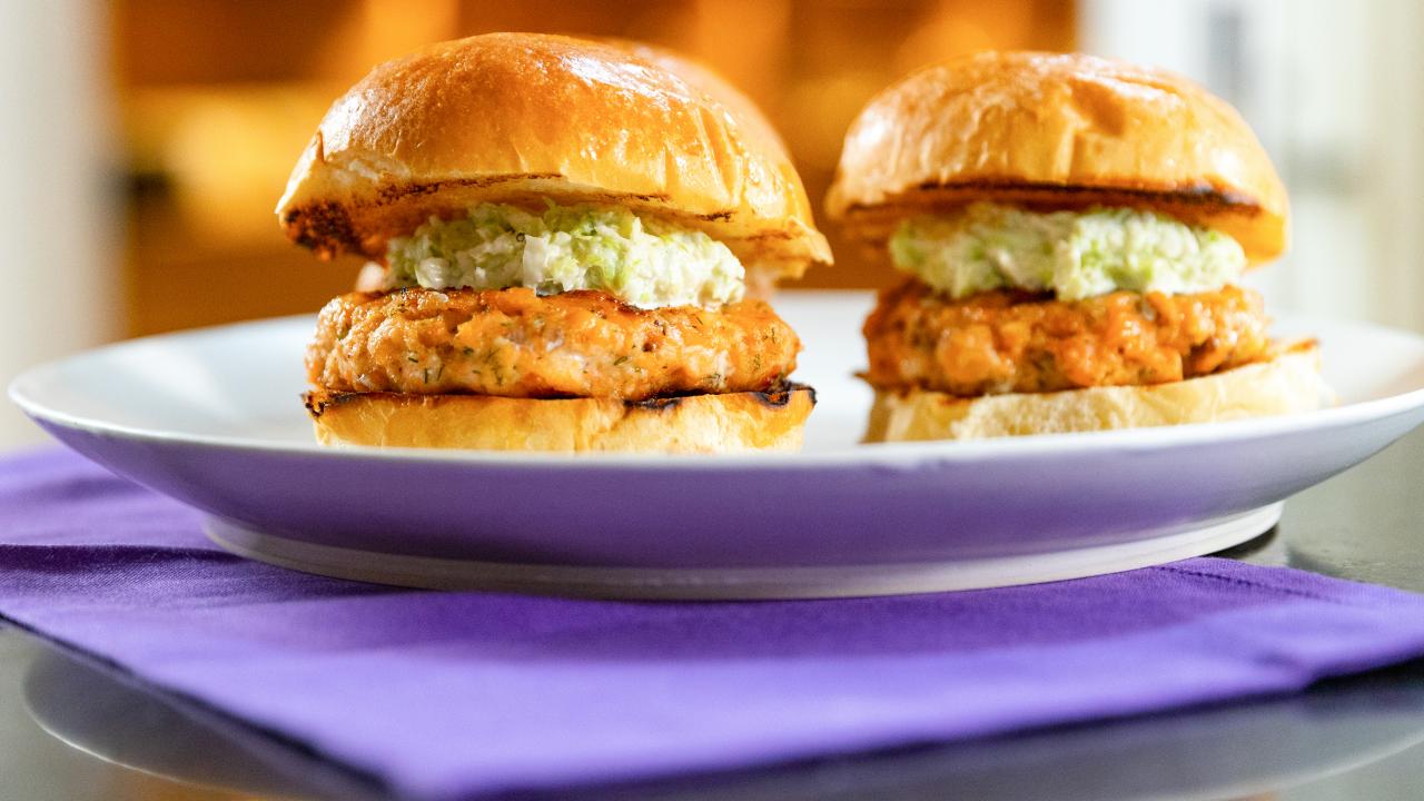 Moist and Flaky Salmon Burgers - Foodess