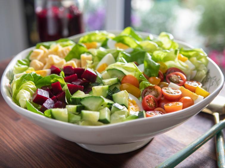 Irish Pub Salad Recipe | Valerie Bertinelli | Food Network
