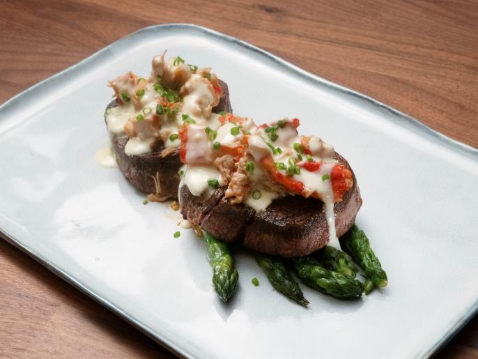 Steak Oscar with King Crab, Hollandaise Sauce and Sauteed Asparagus