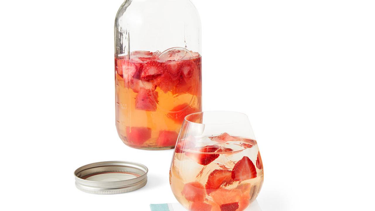 https://food.fnr.sndimg.com/content/dam/images/food/fullset/2022/04/12/0/FNM_050122-Berry-Rose-Sangria_s4x3.jpg.rend.hgtvcom.1280.720.suffix/1649790186498.jpeg