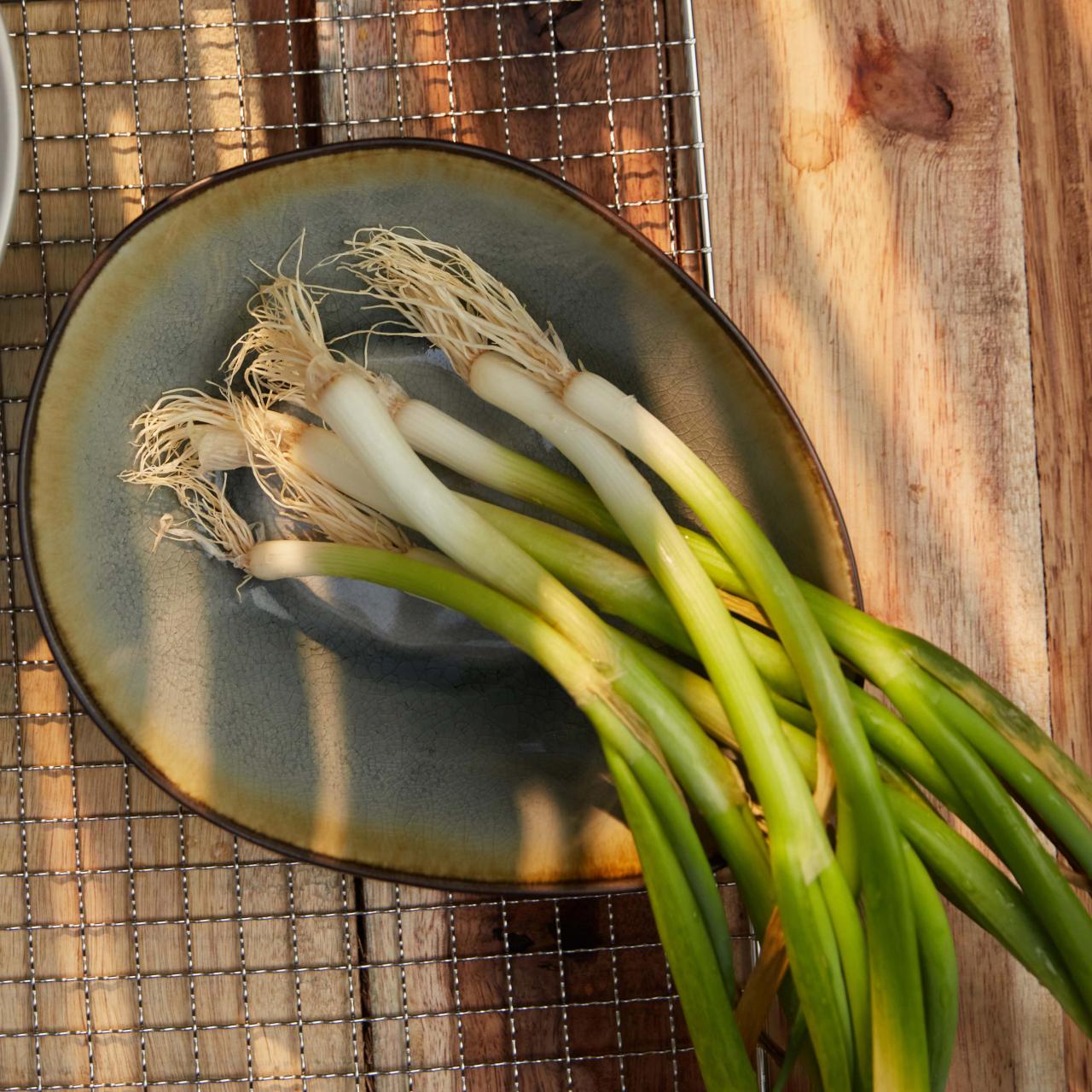 How much Sliced Green Onions, With or Without Tops, are in a Bunch?