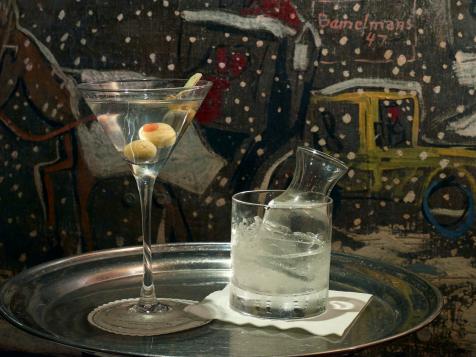 How to Make an Immaculate Martini, According to a Bartender Who Mixes Over 1,000 a Night