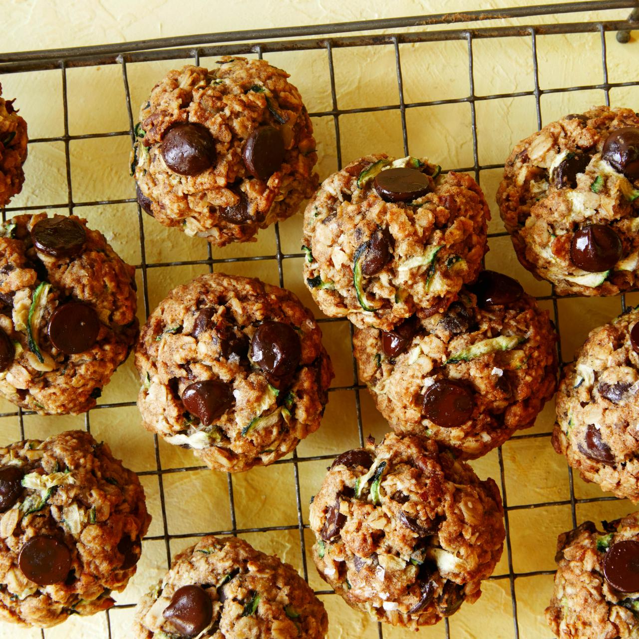 How to Make Chocolate Chip Oatmeal Cookie Jars - Jennibeemine