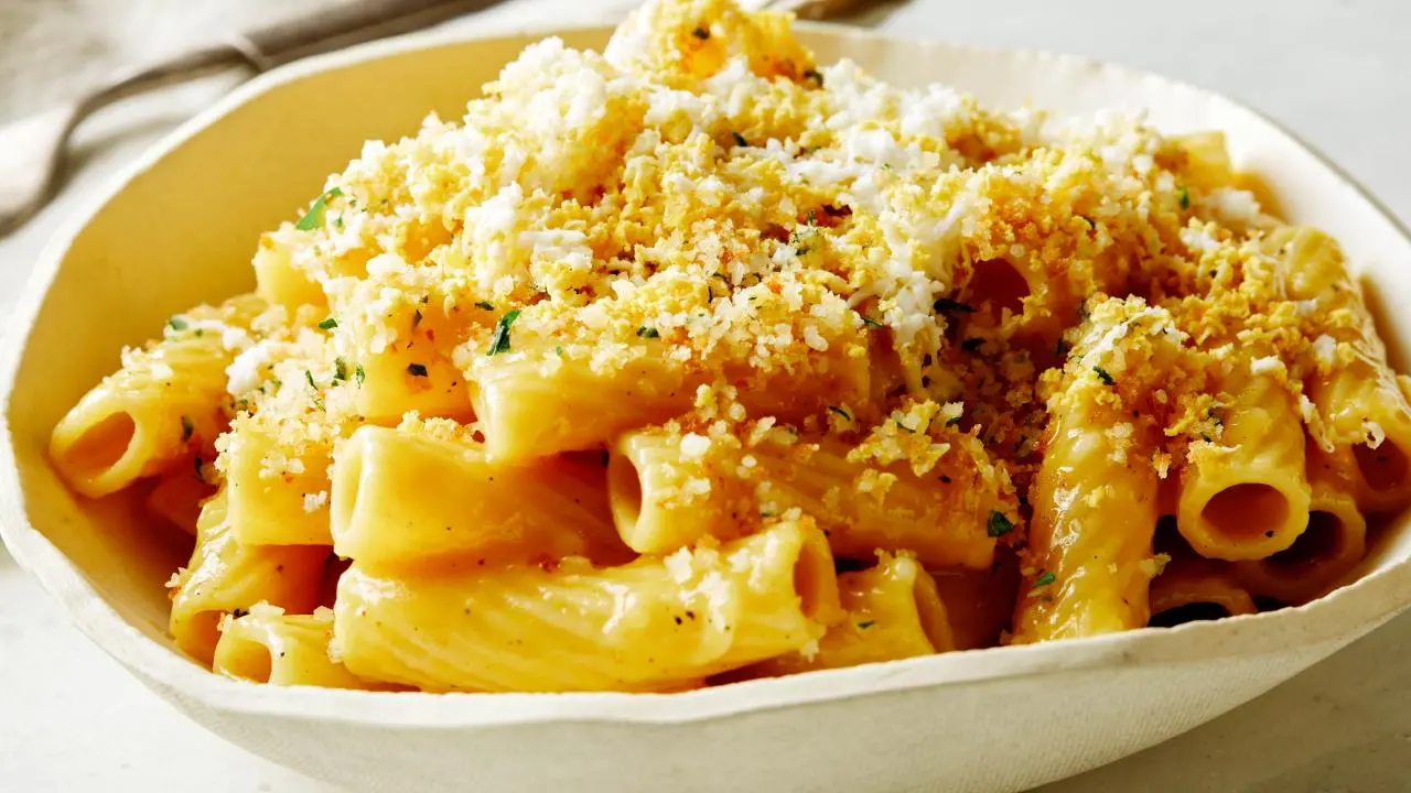 Extra-Creamy Cacio e Uova with Grated Egg