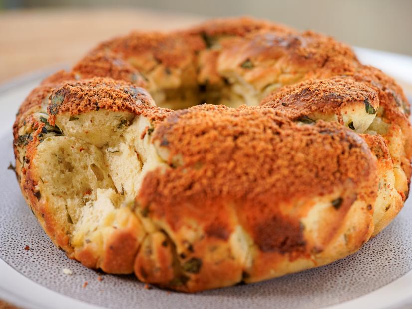 Katie Lee Biegel makes her Garlic and Herb Pull-Apart Bread, as seen on The Kitchen, Season 31.