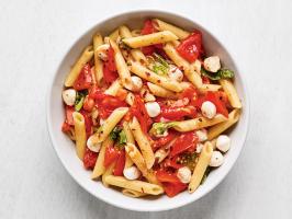 Penne with No-Cook Tomato Sauce and Mozzarella