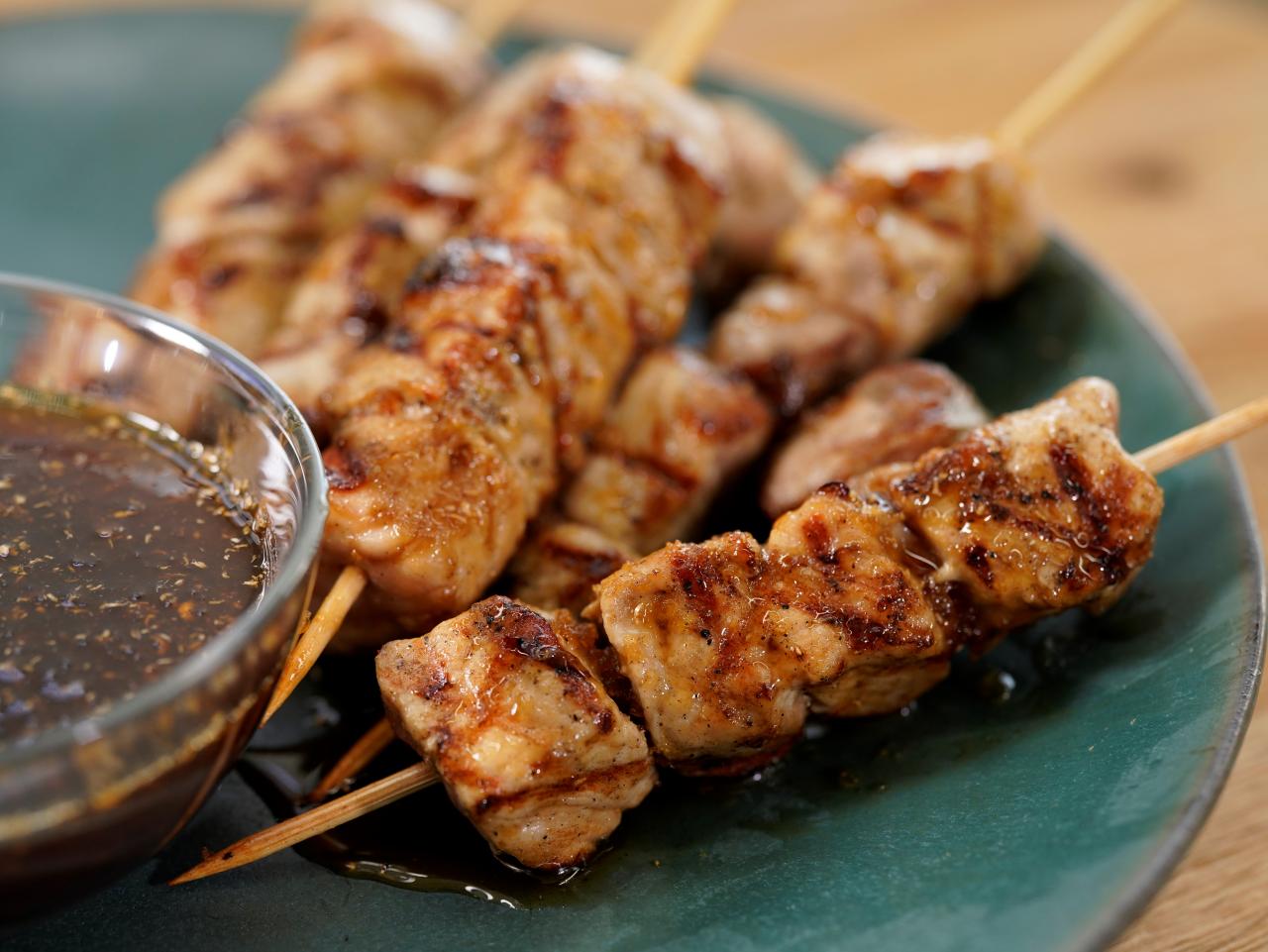 https://food.fnr.sndimg.com/content/dam/images/food/fullset/2022/06/16/KC3104-alex-guarnaschelli-honey-vinegar-glaze-over-cubed-pork-skewers.JPG.rend.hgtvcom.1280.960.suffix/1655392158479.jpeg